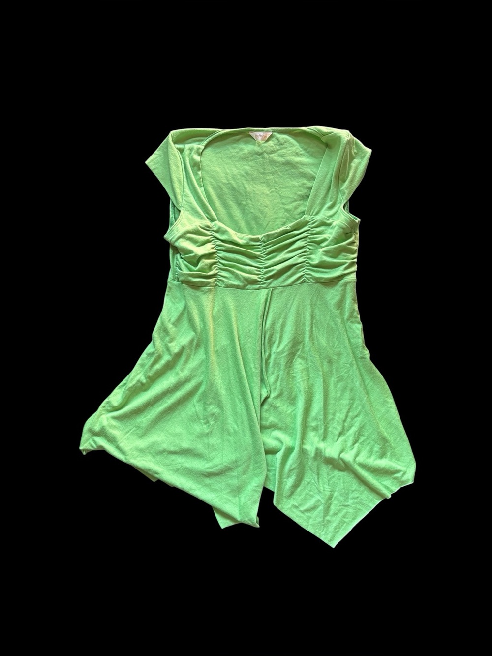✨ vintage Matty M
green top with ruched detail. Size L✨